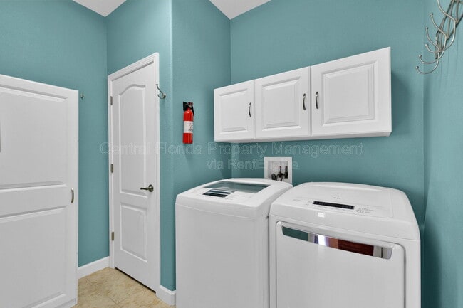 Building Photo - 3677 Serena Ln