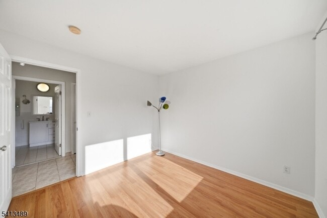 Building Photo - 8 Jennifer Dr