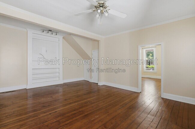 Building Photo - 3120 Parkwood Ave