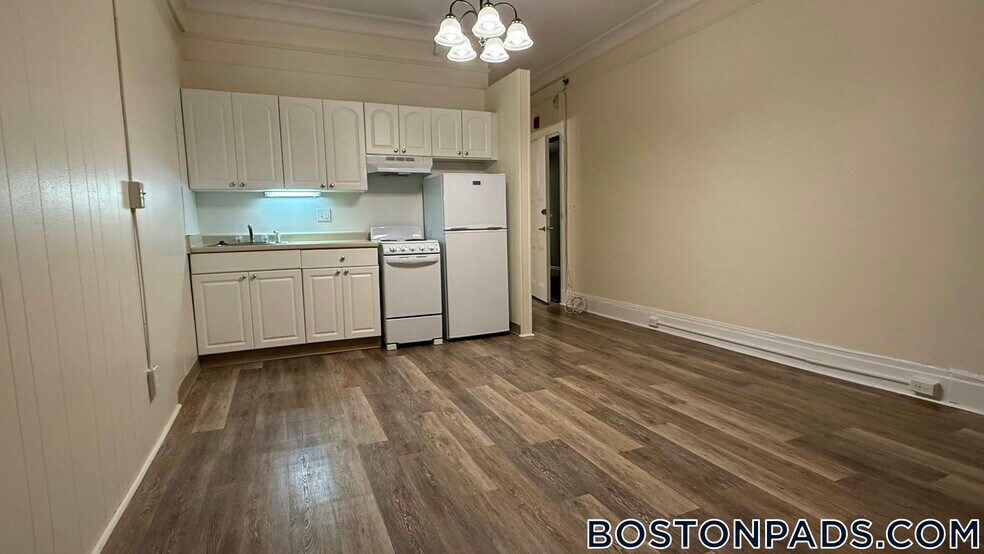 Building Photo - 62 Boylston St