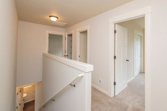 Building Photo - 14170 NE Flanders Ct