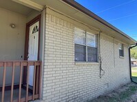 Building Photo - 1500 S Commerce Ave