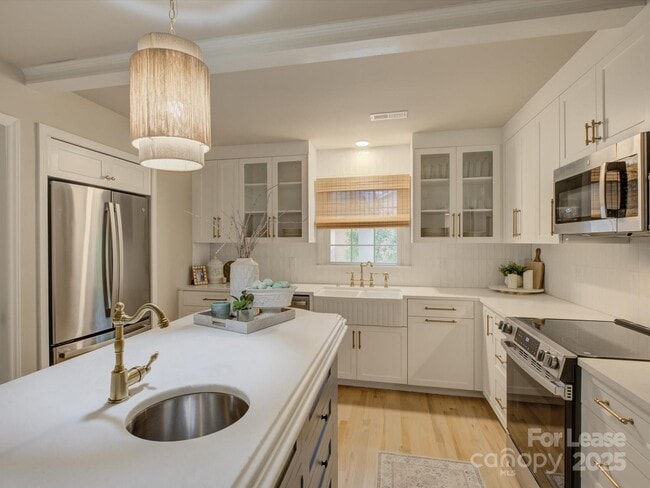 Building Photo - 2016 Wedgedale Dr