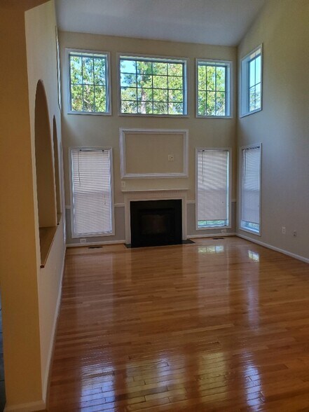 Building Photo - 9255 Glen Meadow Ln