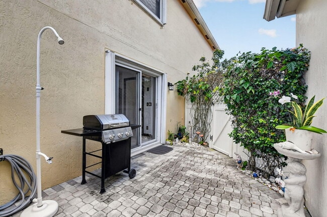 Building Photo - 6362 Brava Way