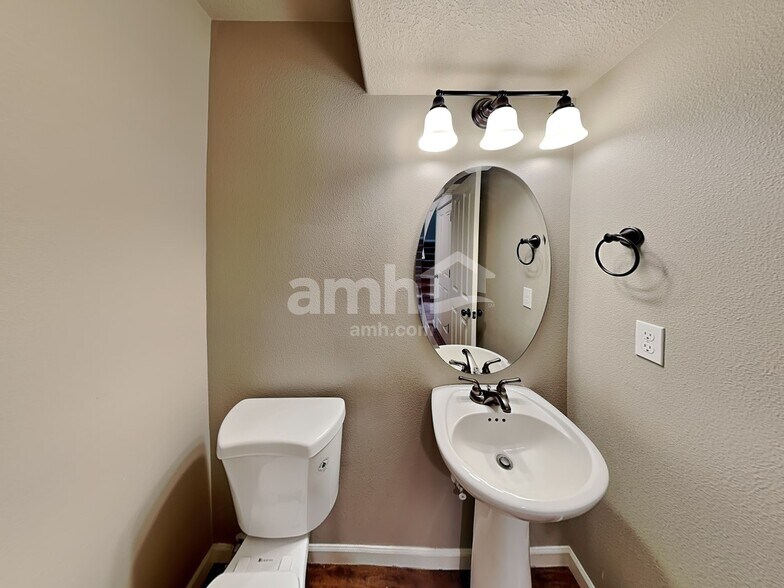 Building Photo - 468 Tulip Ave