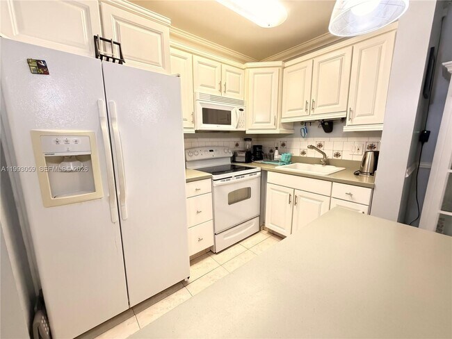 Building Photo - 1520 McKinley St