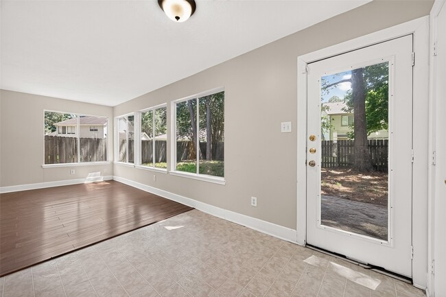 Building Photo - 18174 Woodsdale Ct