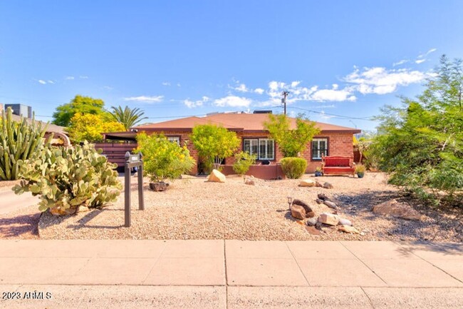 Building Photo - Cute 1 Bedroom Casita!