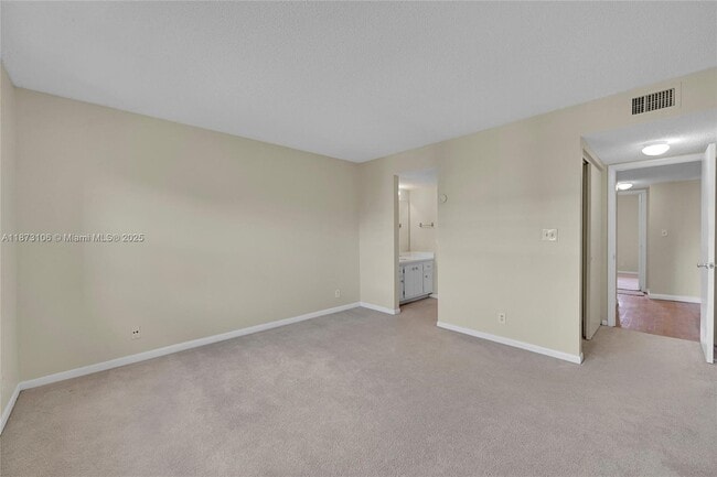 Building Photo - 1100 NW 87th Ave