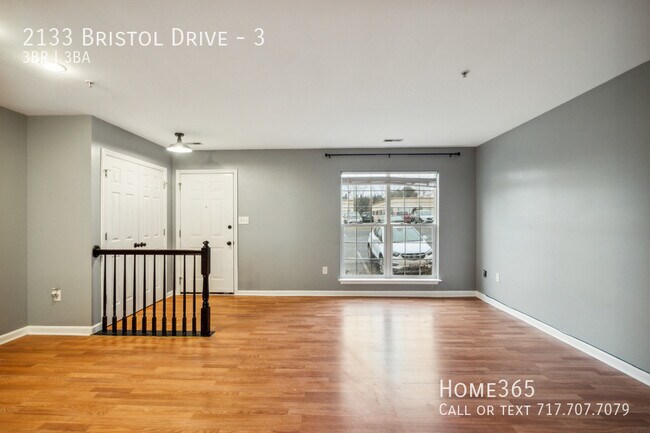 Building Photo - Three Bedroom Townhome Avington Park Commu...