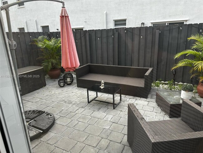 Building Photo - 2689 SE 13th St