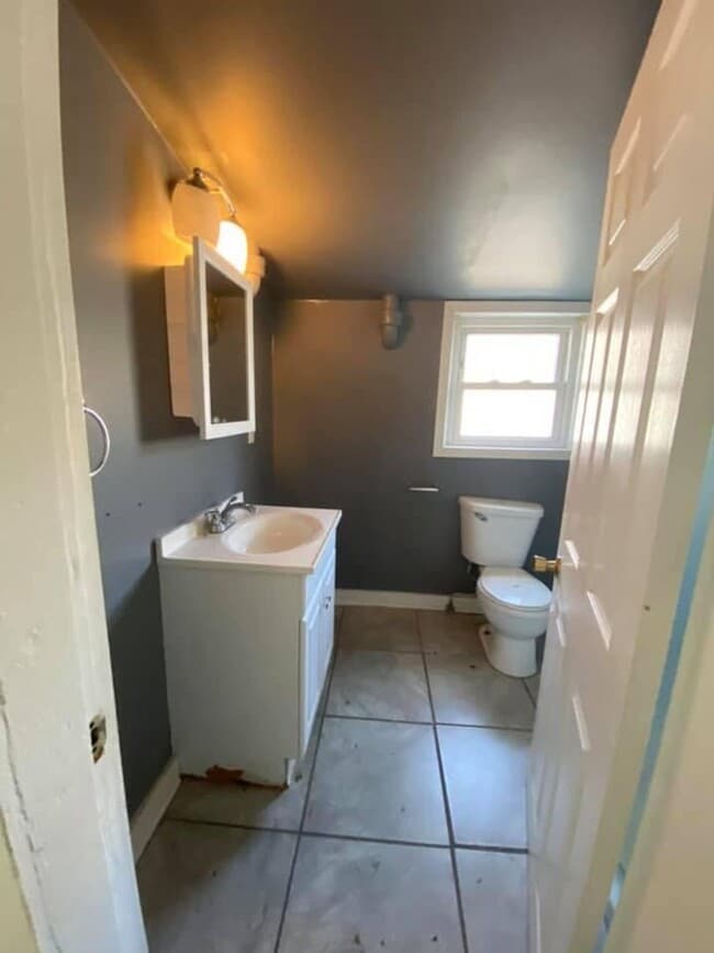 Building Photo - 2225 W Iowa St