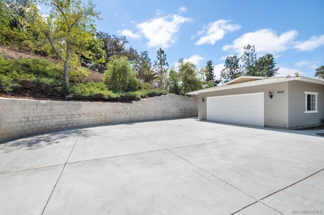 Building Photo - 9427 Vista Dr