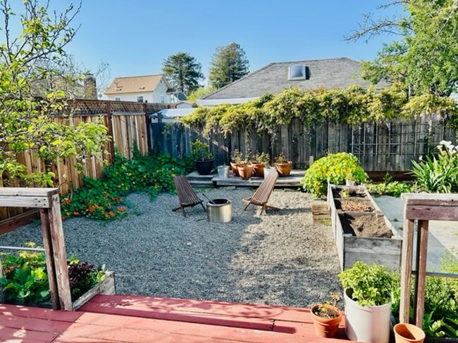 Building Photo - COMING SOON-Charming 3-Bed, 2.5-Bath Seabr...