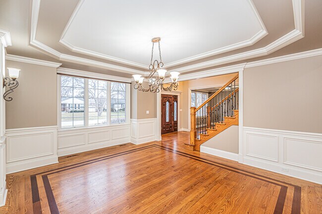 Building Photo - 361 S Elm St