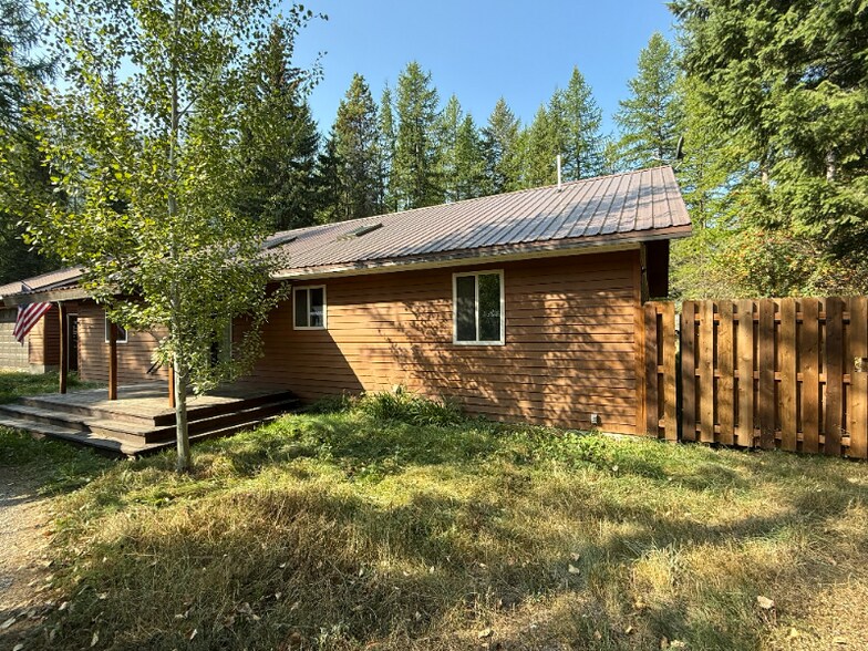Building Photo - 204 4th St W