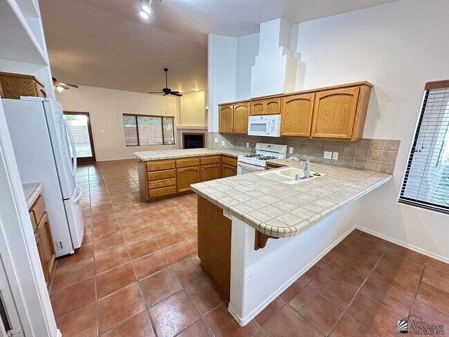 Building Photo - 3064 S 47th Ave
