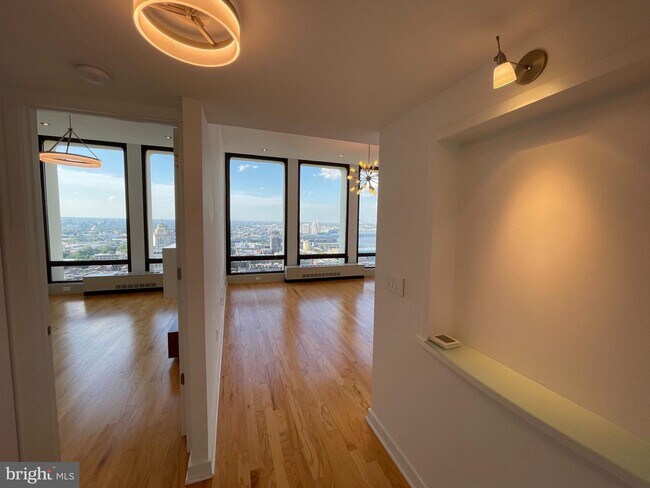 Building Photo - 285 St James Pl