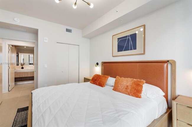 Building Photo - 11 NE 6th St