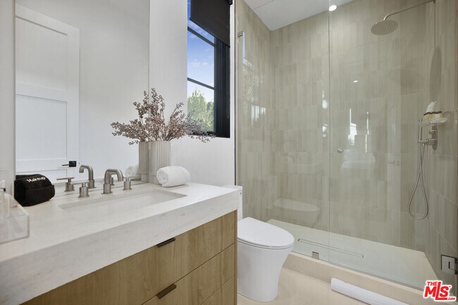 Building Photo - 4433 Kraft Ave