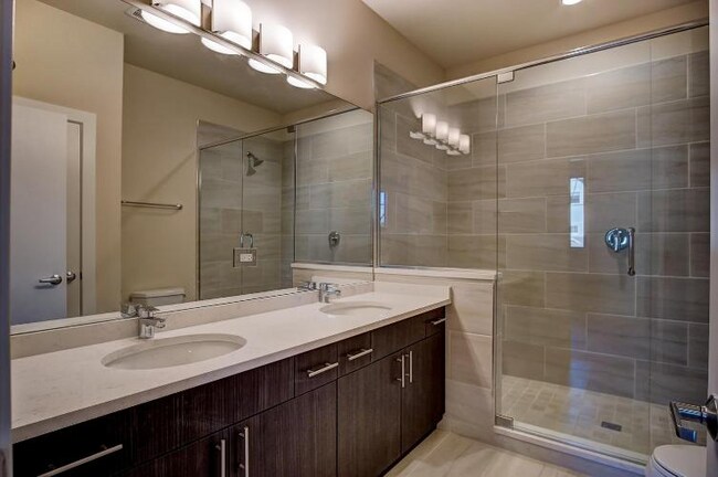 Building Photo - 2518 W Addison St