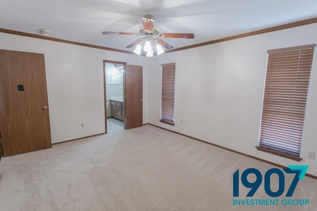 Building Photo - 1213 SW 133rd St