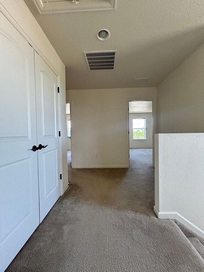 Building Photo - Spacious 5-Bedroom House with Large Fenced Yard