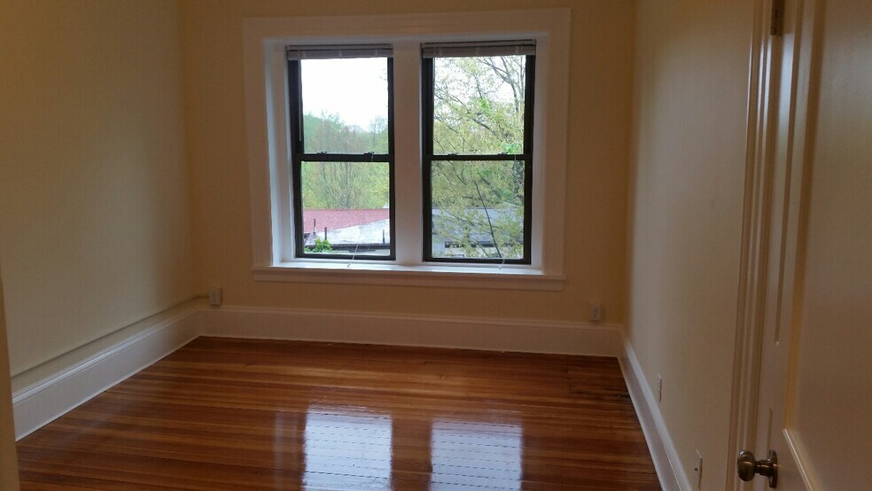 Building Photo - 1463 Beacon St