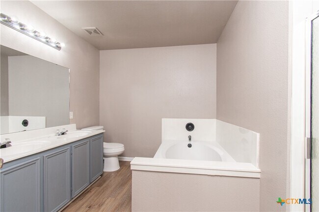Building Photo - 4004 Bull Run Dr