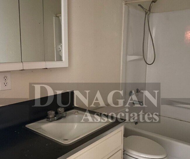 Building Photo - 912 Franklin St