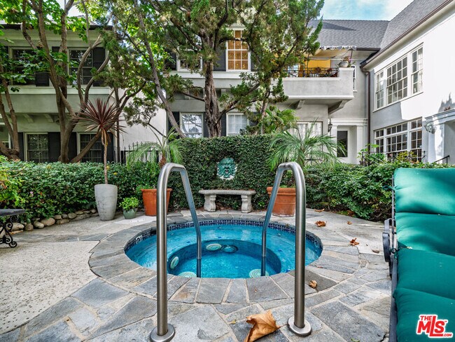 Building Photo - 1321 Hayworth Ave