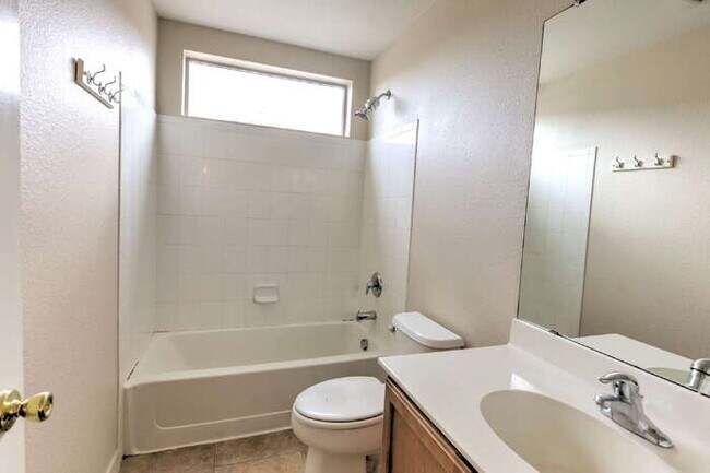 Building Photo - Rancho Sahuarita....$800.00 OFF FIRST FULL MONTH'S RENT!!!