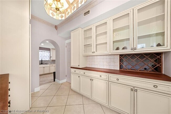 Building Photo - 1110 Hotiyee Ave