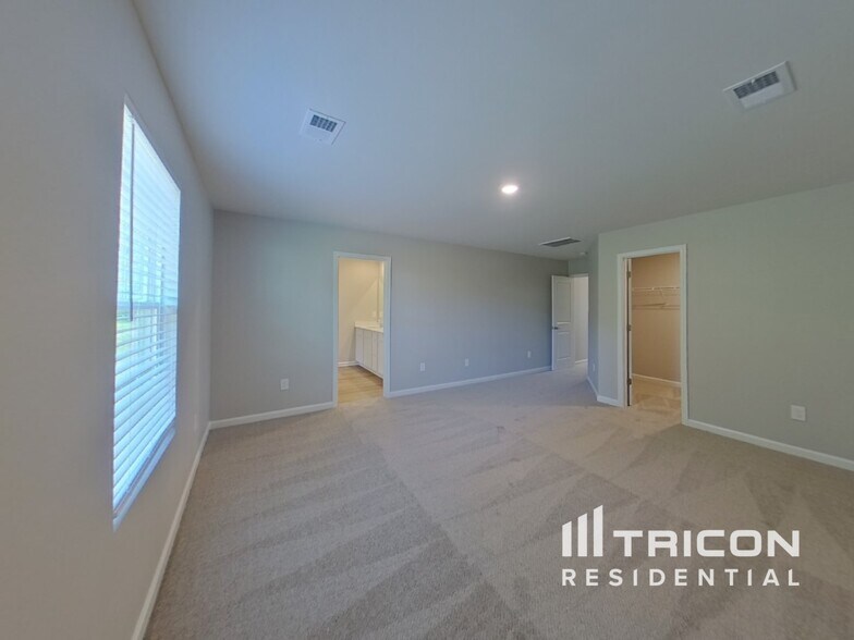 Building Photo - 575 Wooden Duck St