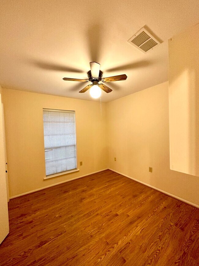 Building Photo - 3BR 2BA House in South River Oaks