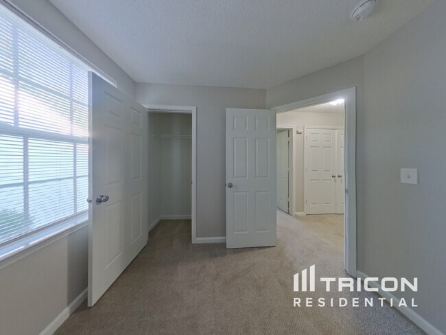 Building Photo - 7949 Bristle Ln
