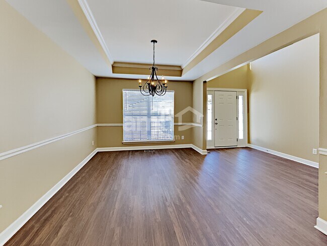 Building Photo - 220 Solitude Cir