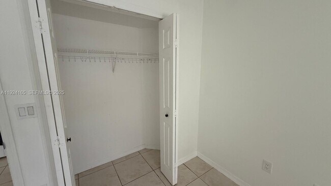 Building Photo - 1251 SE 28th Ct