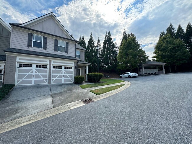 Building Photo - Better than New!