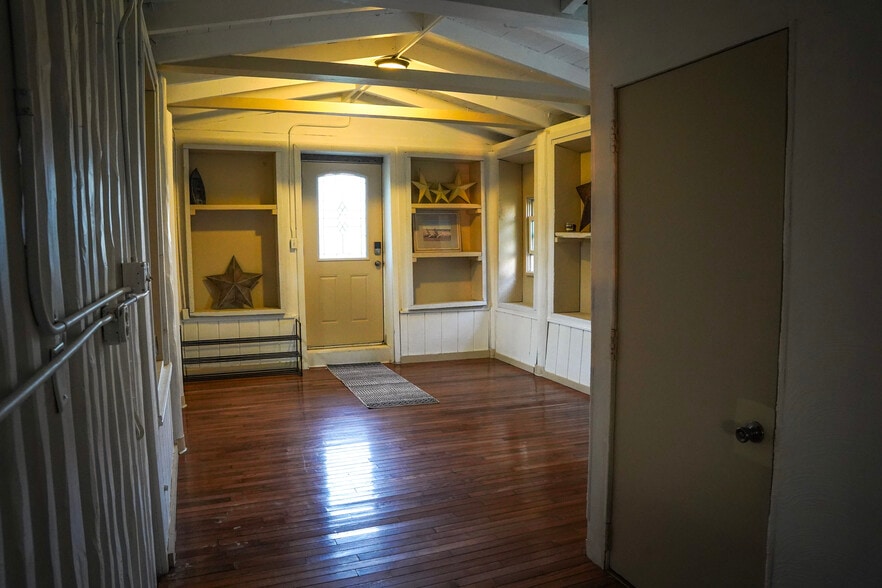 Building Photo - N3203 Ecker Lakeland Dr