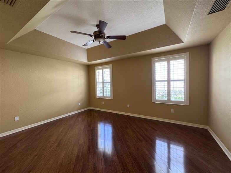 Building Photo - 600 Mirabella Cir