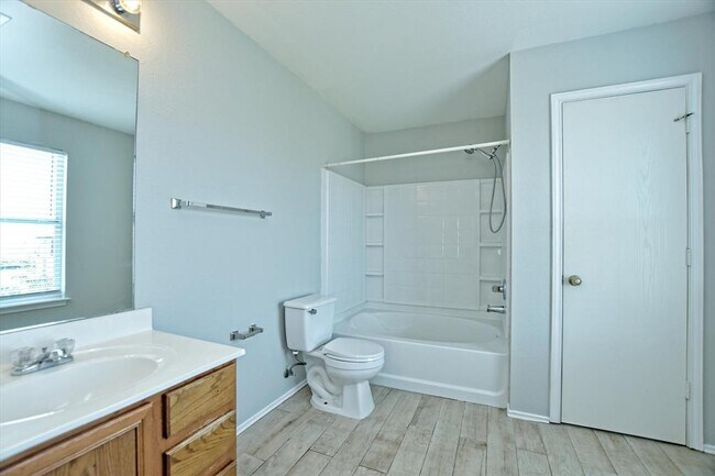 Building Photo - 102 Blanco Woods Blvd