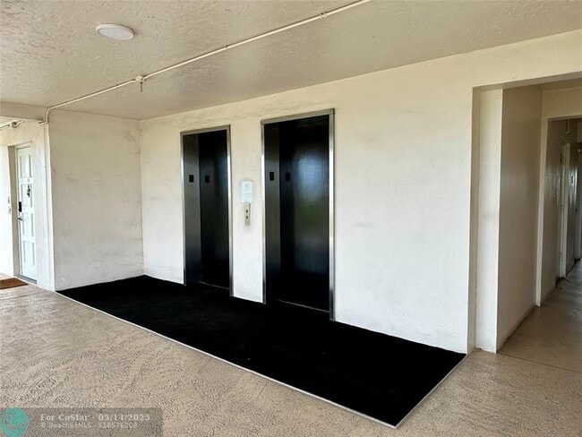 Building Photo - 2671 S Course Dr