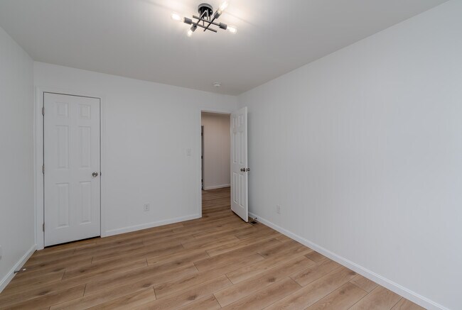Building Photo - 5120 Queensberry Ave