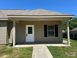 Building Photo - 103 Tina Dr