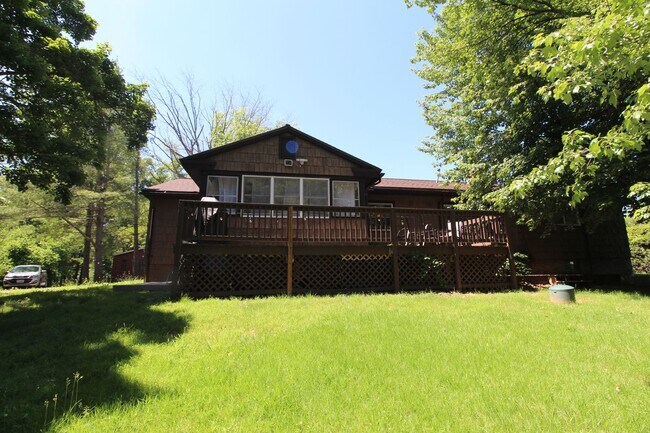 Building Photo - Bright & Spacious 2-Bedroom Home in Massanutten