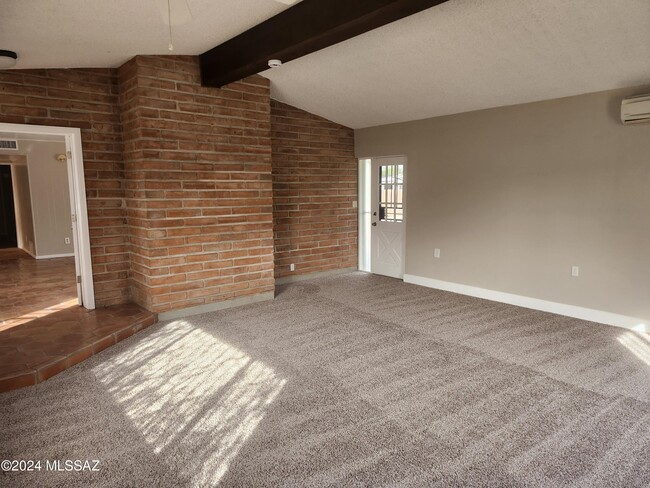 Building Photo - 3565 E Calle del Prado