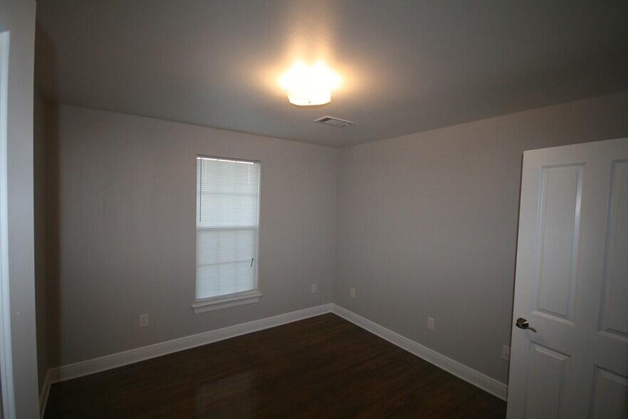 Building Photo - 718 16th St