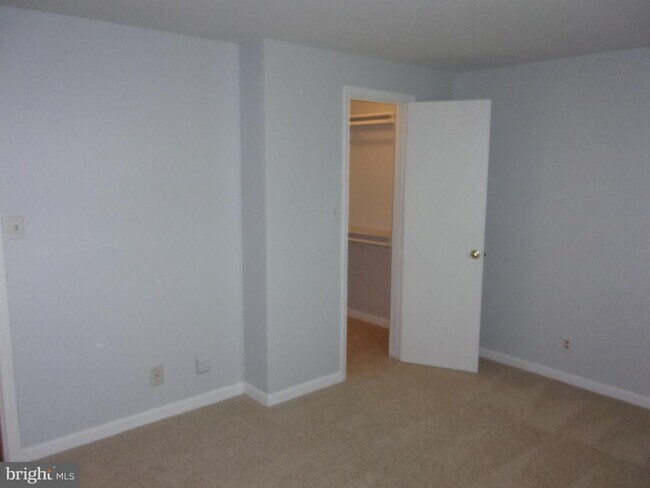 Building Photo - 100 Chesterfield Ln